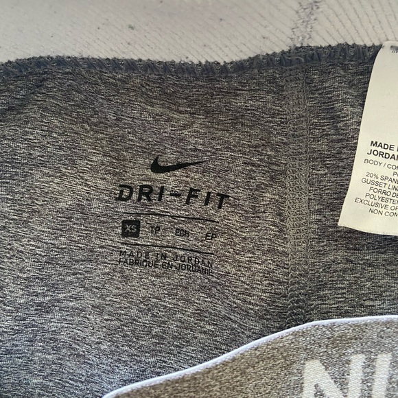 nike pro - Picture 3 of 3